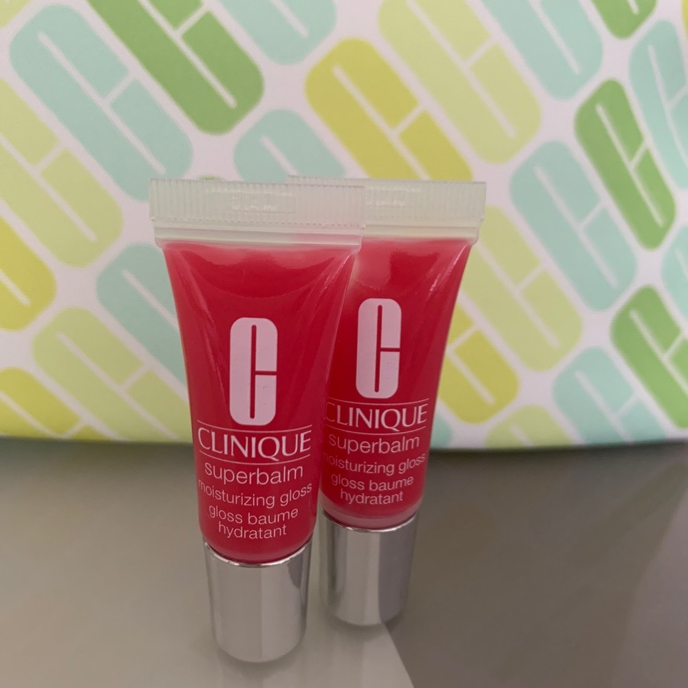 2 Clinique Superbalm Moisturizing Gloss 02 Raspber